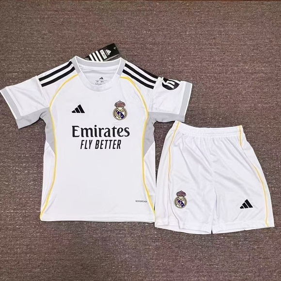 Real Madrid 2025/26 Kids Set With Name RONALDO #7 ☝️⚽️ - Picture 3 of 3